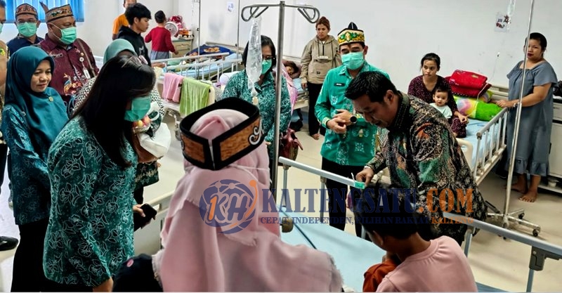 Wabup Felix Tinjau Bayi Terindikasi Stunting di RSUD, Tegaskan Komitmen Percepatan Penanganan