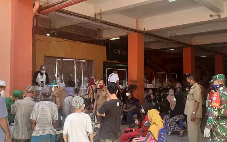 200 Orang Ikuti Rapid Test Massal di Pasar Umar Hasyim Samuda, 6 Orang Reaktif