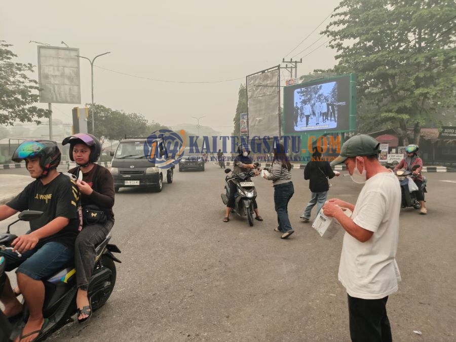 PWI Barito Utara Bagikan Ribuan Pcs Masker, Deny Hariadi Ajak Warga Be