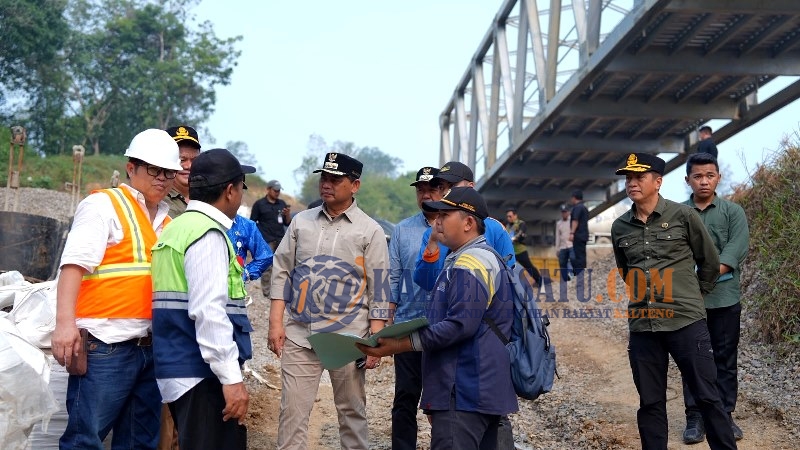 Pantau Progres Jembatan Lemo, Bupati Shalahuddin Pastikan Pembangunan Terus Berjalan