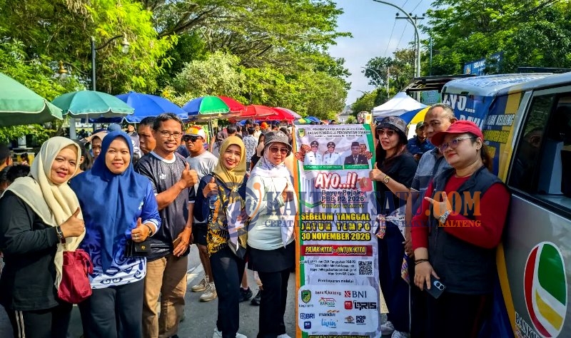 Hj Maya Savitri Ajak Masyarakat Dukung UMKM Lokal Saat Tinjau Stan CFD Barito Utara