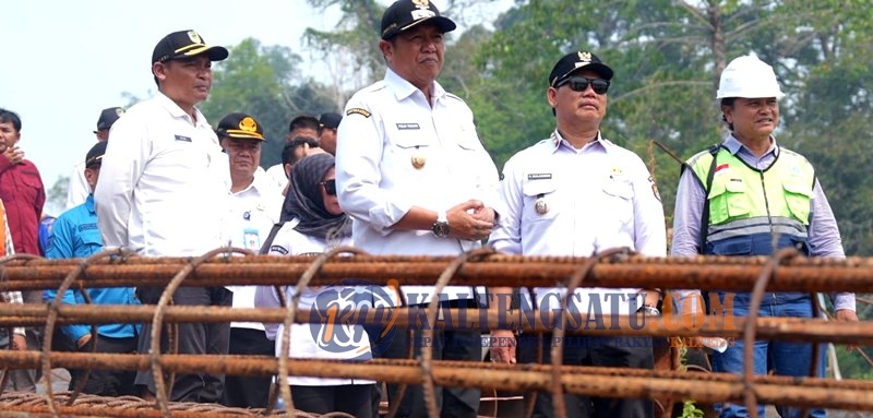 Pemkab Barut Genjot Pembangunan Jembatan Lemo, Bupati Tekankan Kualitas dan Keselamatan Kerja