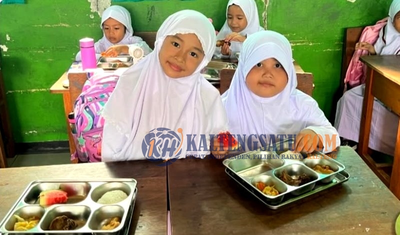 Pastikan Program Tepat Sasaran, Disdik Tinjau Pembagian Makanan Bergizi bagi Siswa SDN 5 Melayu