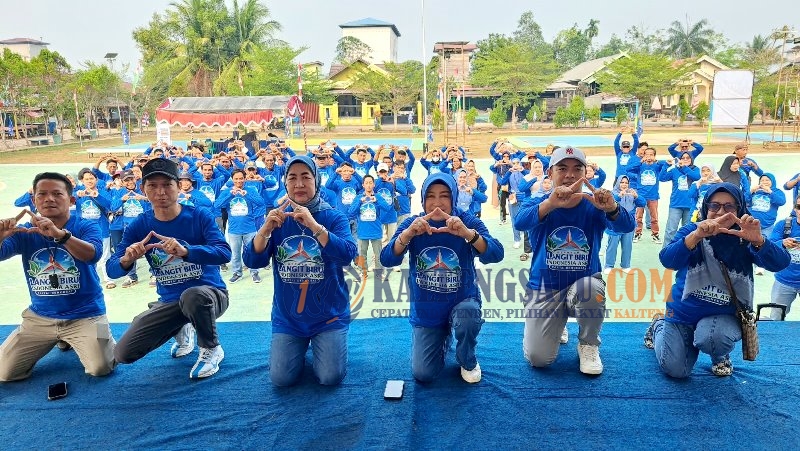 Partai Demokrat Barito Utara Gelar Kerja Bakti dan Pemeriksaan Kesehatan di Desa Bintang Ninggi II
