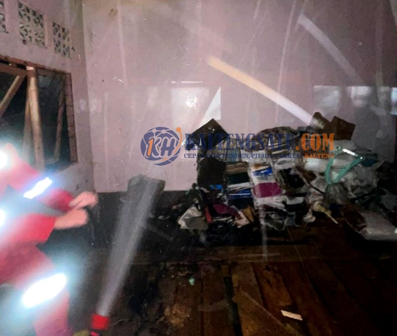 Gudang Pupuk UPT BBTPH Dinas Pertanian Barito Utara Terbakar, Api Dipadamkan 40 Menit