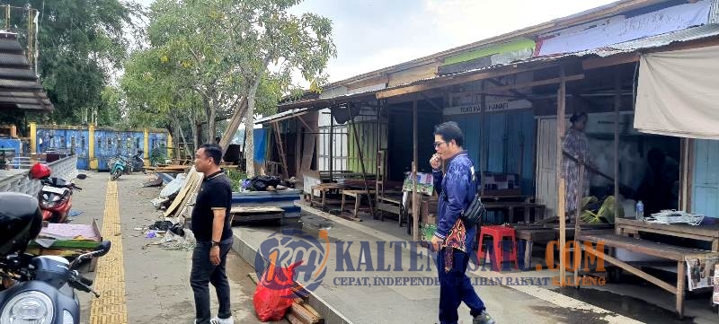 Disdagrin Barut Pantau Pembongkaran Blok Pasar Pendopo, Pastikan Relokasi Pedagang Berjalan Lancar