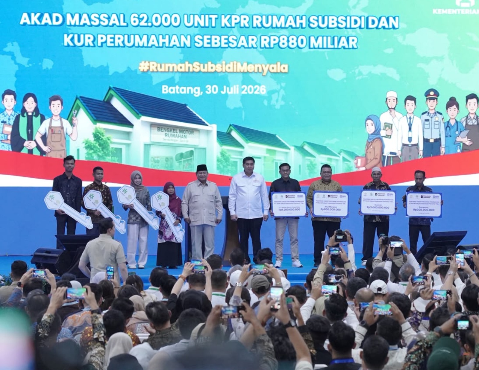 Hadiri Akad Massal 62.000 KPR Rumah Subsidi, Nusron: Legalitas Tanah Beri Kepastian bagi Masyarakat