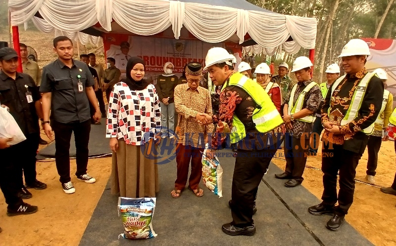 Pasar Murah Hadir di Lahei, Shalahuddin: Pembangunan Harus Menyentuh Kebutuhan Dasar Masyarakat