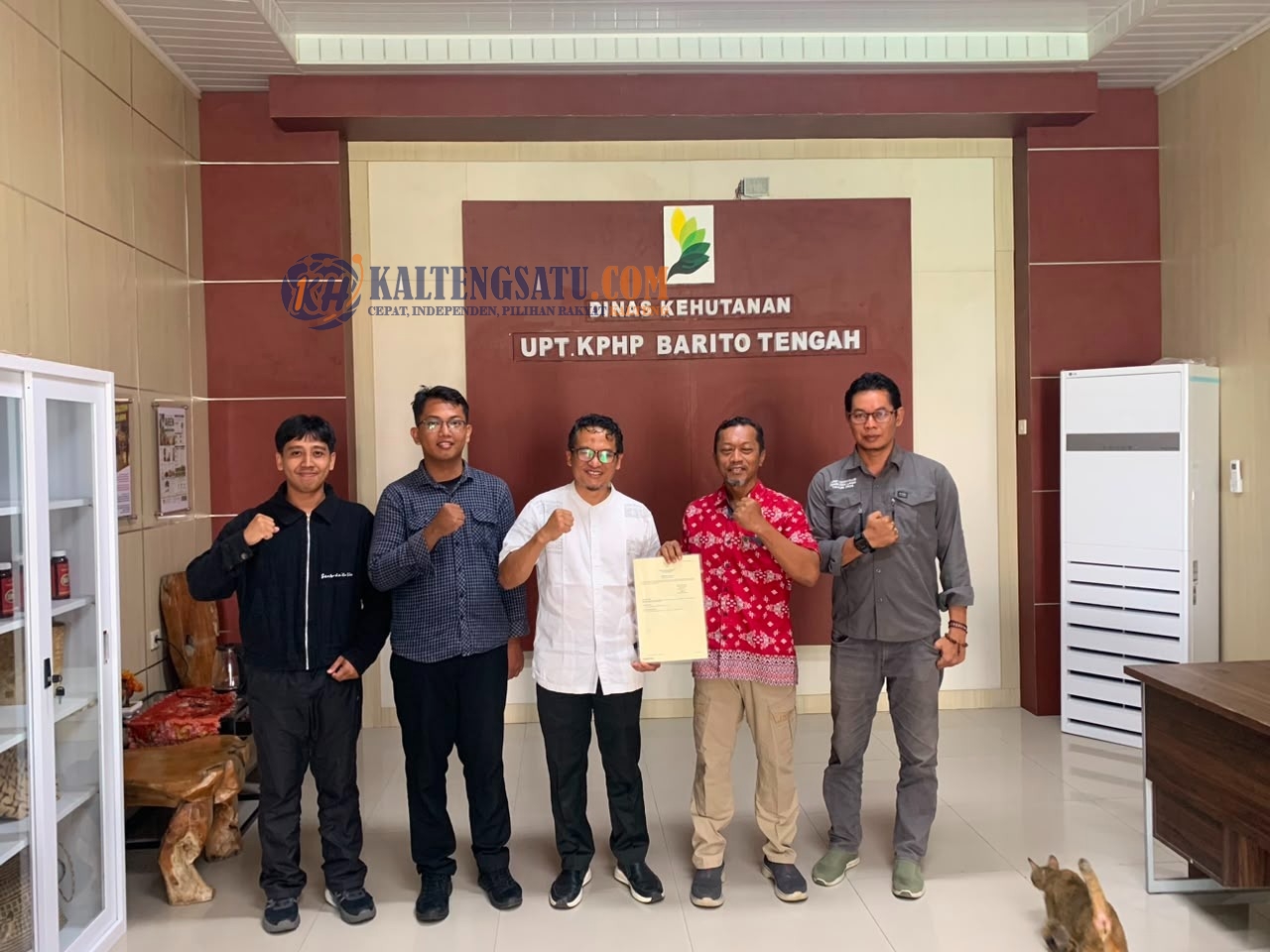 Kantah Barut Serahkan Sertipikat Hak Pakai Aset Pemprov kepada UPT KPH