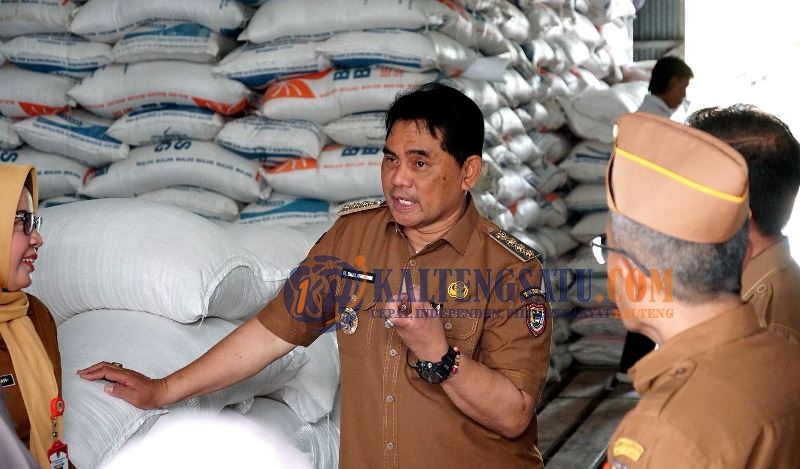 Tinjau Gudang Bulog, Bupati Pastikan Stok Beras Barito Utara Aman Hingga Beberapa Bulan ke Depan