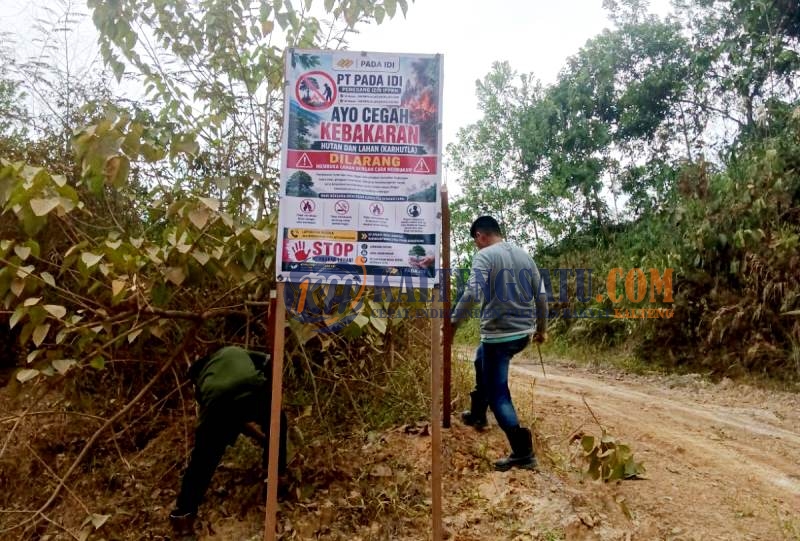 Hadapi Musim Kemarau, PT Pada Idi Edukasi Warga dan Pasang Baleho Pencegahan Karhutla