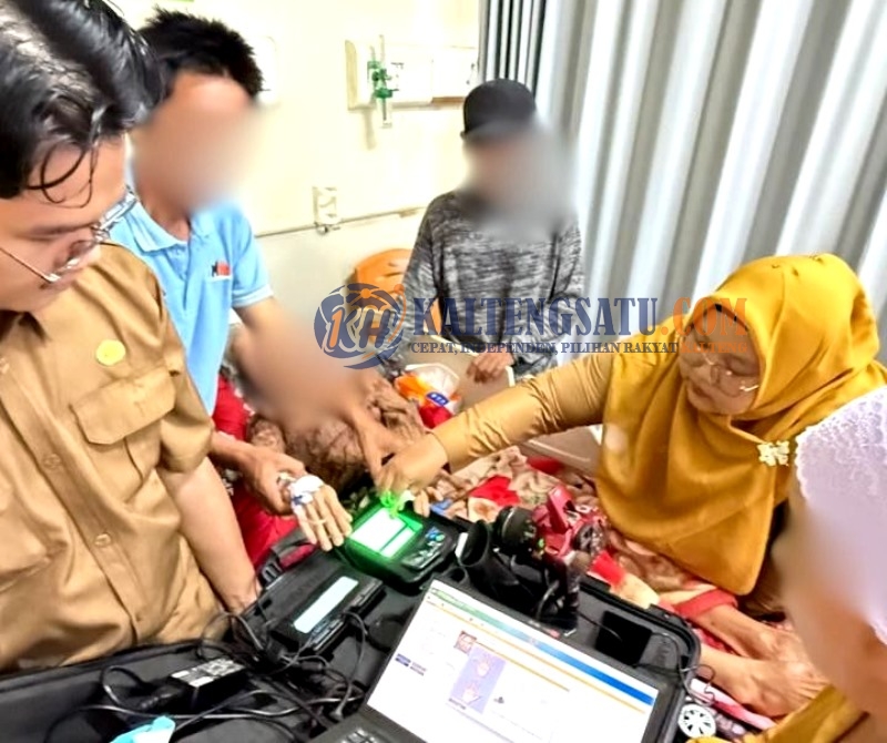 Disdukcapil Barito Utara Jemput Bola Perekaman KTP-el Pasien di RSUD Muara Teweh