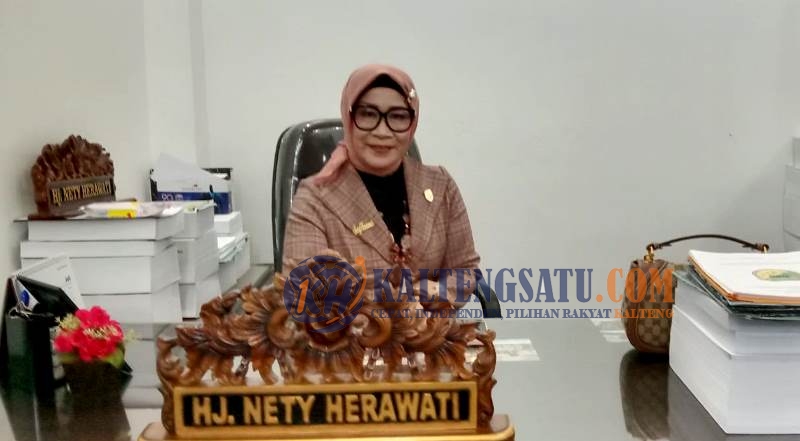 Hj Nety Herawati Apresiasi Sosialisasi SIP Pintar di MPLS SMAN 4 Muara Teweh