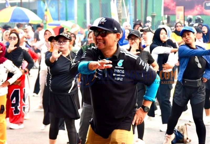 Bupati H. Shalahuddin Pimpin Senam dan Gowes Bersama di Car Free Day Muara Teweh