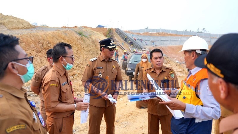 Bupati Shalahuddin Pastikan Progres WFC, Pelebaran Jalan Yetrosinseng dan Jembatan Lemo Terus Dipacu